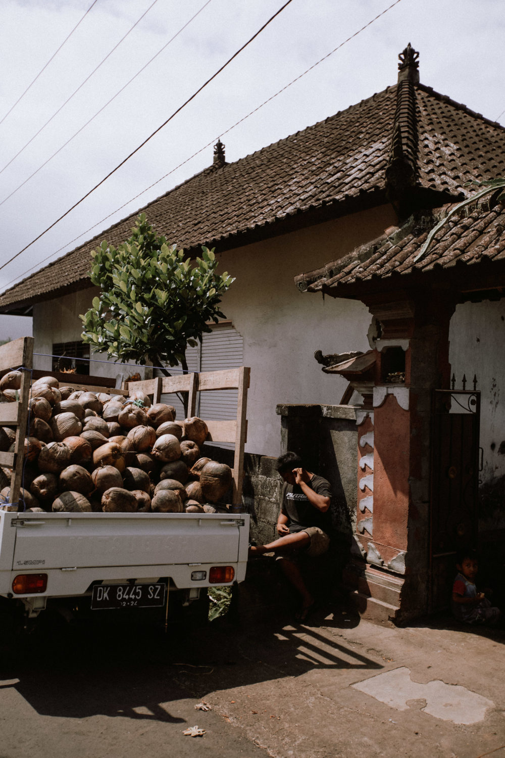 bali-waterfall-couple-photography-2