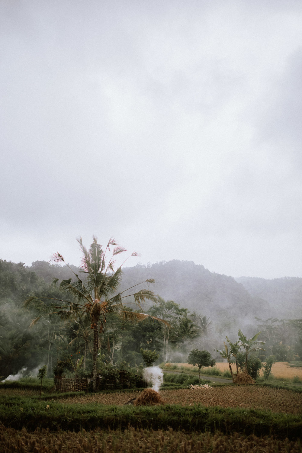 bali-waterfall-couple-photography-57