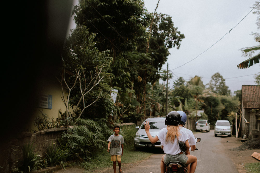 bali-waterfall-couple-photography-69