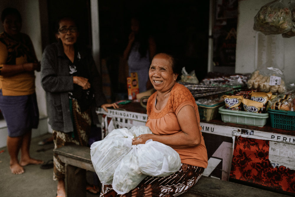 bali-waterfall-couple-photography-71